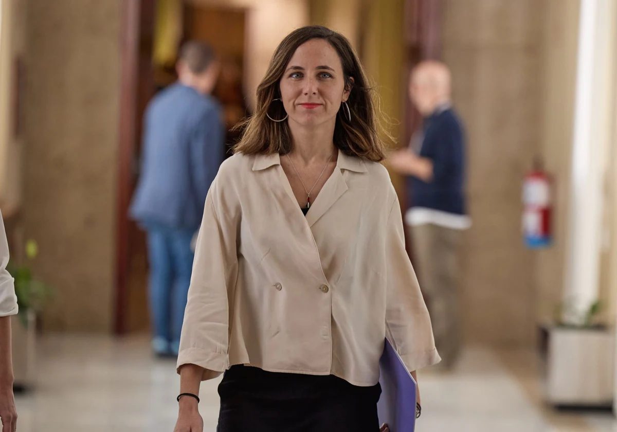 El cobarde solo amenaza cuando está a salvo El cobarde solo amenaza cuando está a salvo
