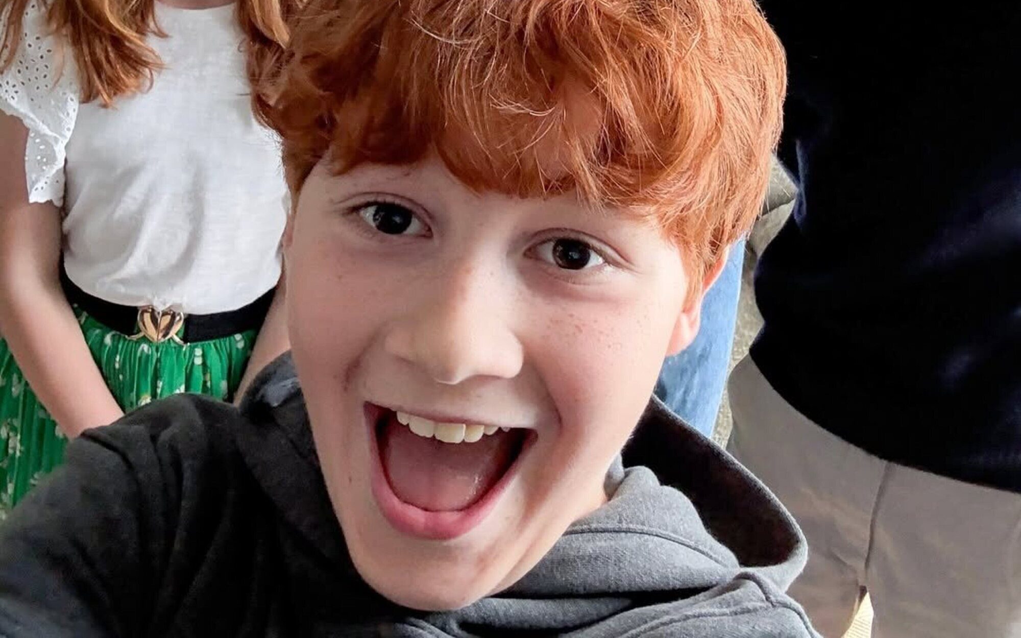 La nueva serie de Harry Potter de HBO revela las primeras imágenes oficiales del rodaje con la familia Weasley en el icónico andén 9¾ de Londres La nueva serie de Harry Potter de HBO revela las primeras imágenes oficiales del rodaje con la familia Weasley en el icónico andén 9¾ de Londres