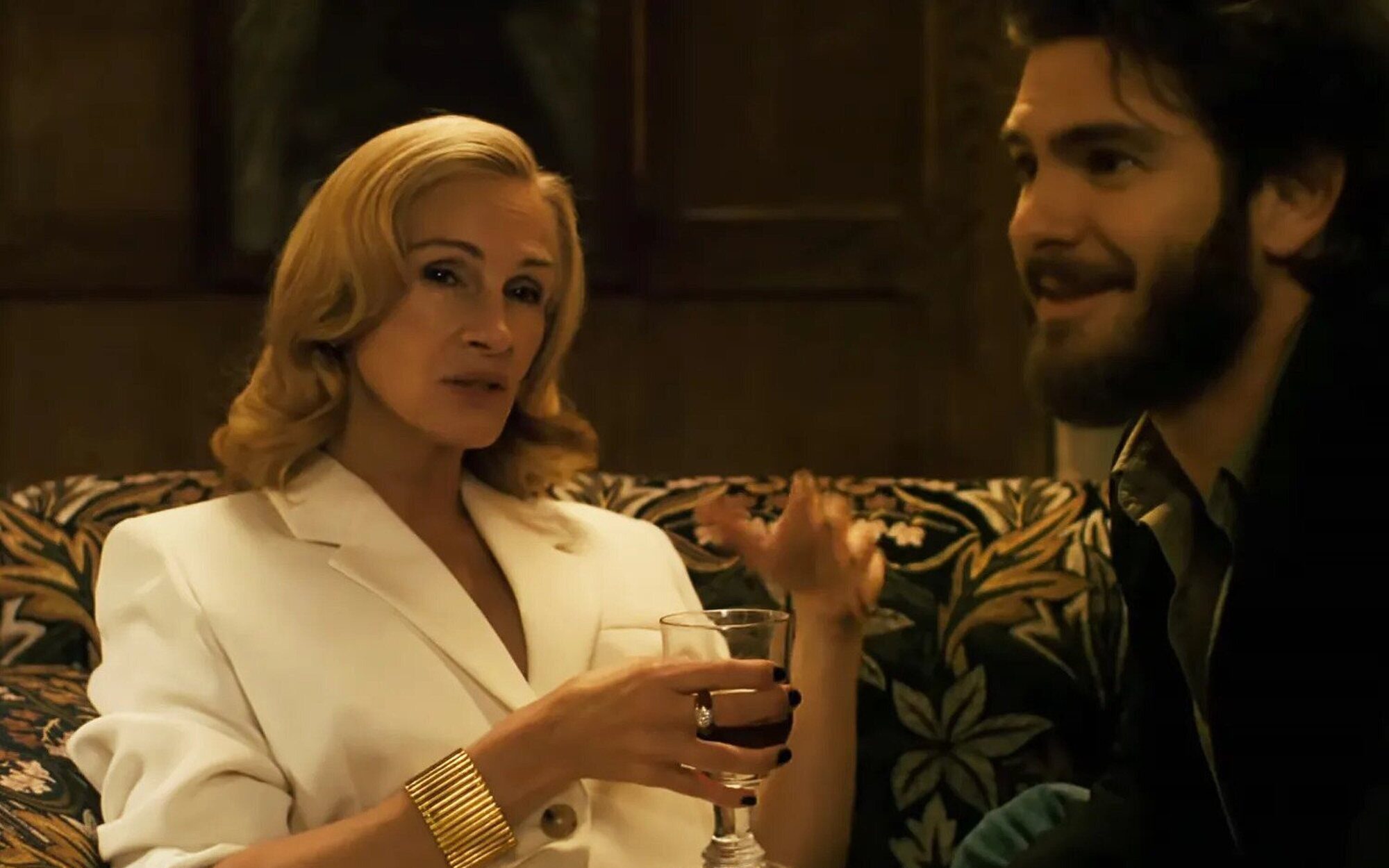 Luca Guadagnino sorprende con el primer tráiler de ‘Caza de brujas’, su nuevo thriller protagonizado por Julia Roberts y Andrew Garfield