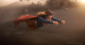 Milly Alcock con el traje de Supergirl en la película del universo DC 2026