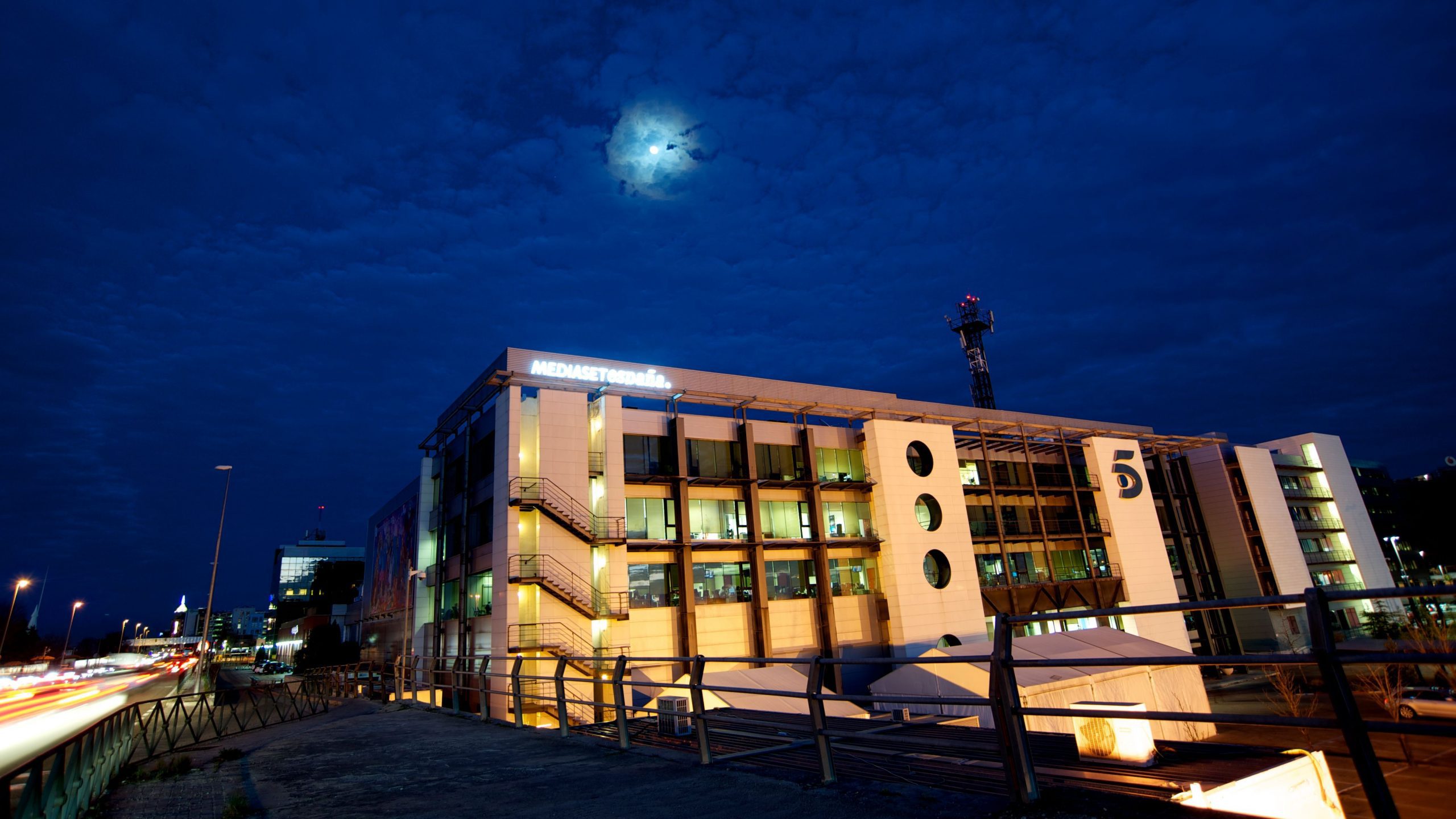 En un primer semestre de durísimas condiciones para el sector audiovisual, Mediaset España incrementa un 11,2% su beneficio neto hasta 95M€