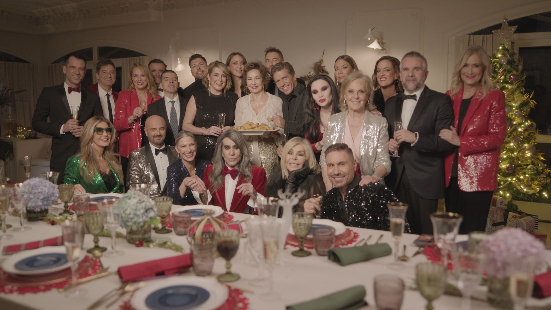 Ana Rosa Quintana celebra una cena especial con los colaboradores de ‘TardeAR’ en su felicitación navideña.
