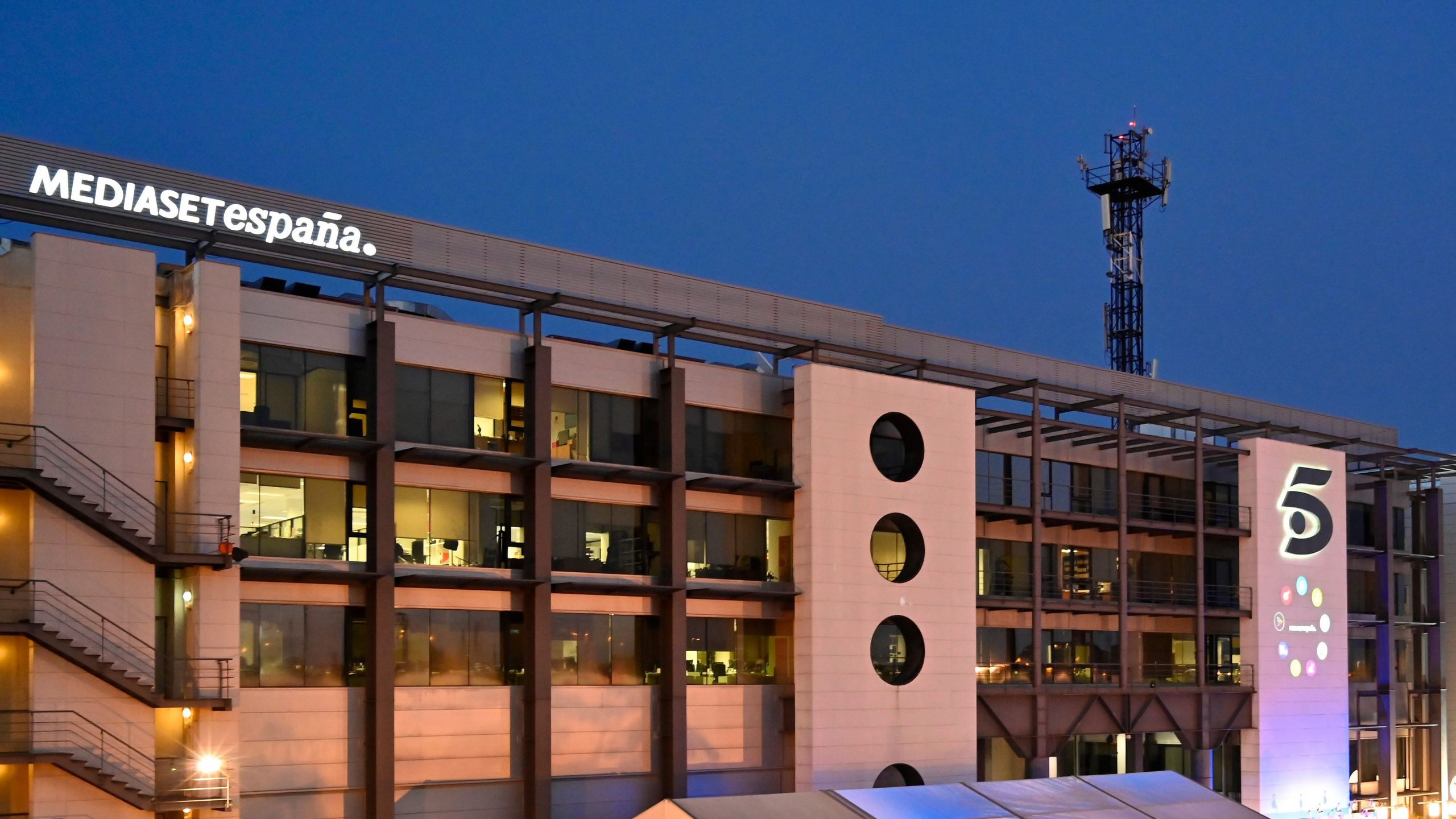 Telecinco arrasa en el target comercial y aumenta su audiencia en prime time en comparación con el año pasado