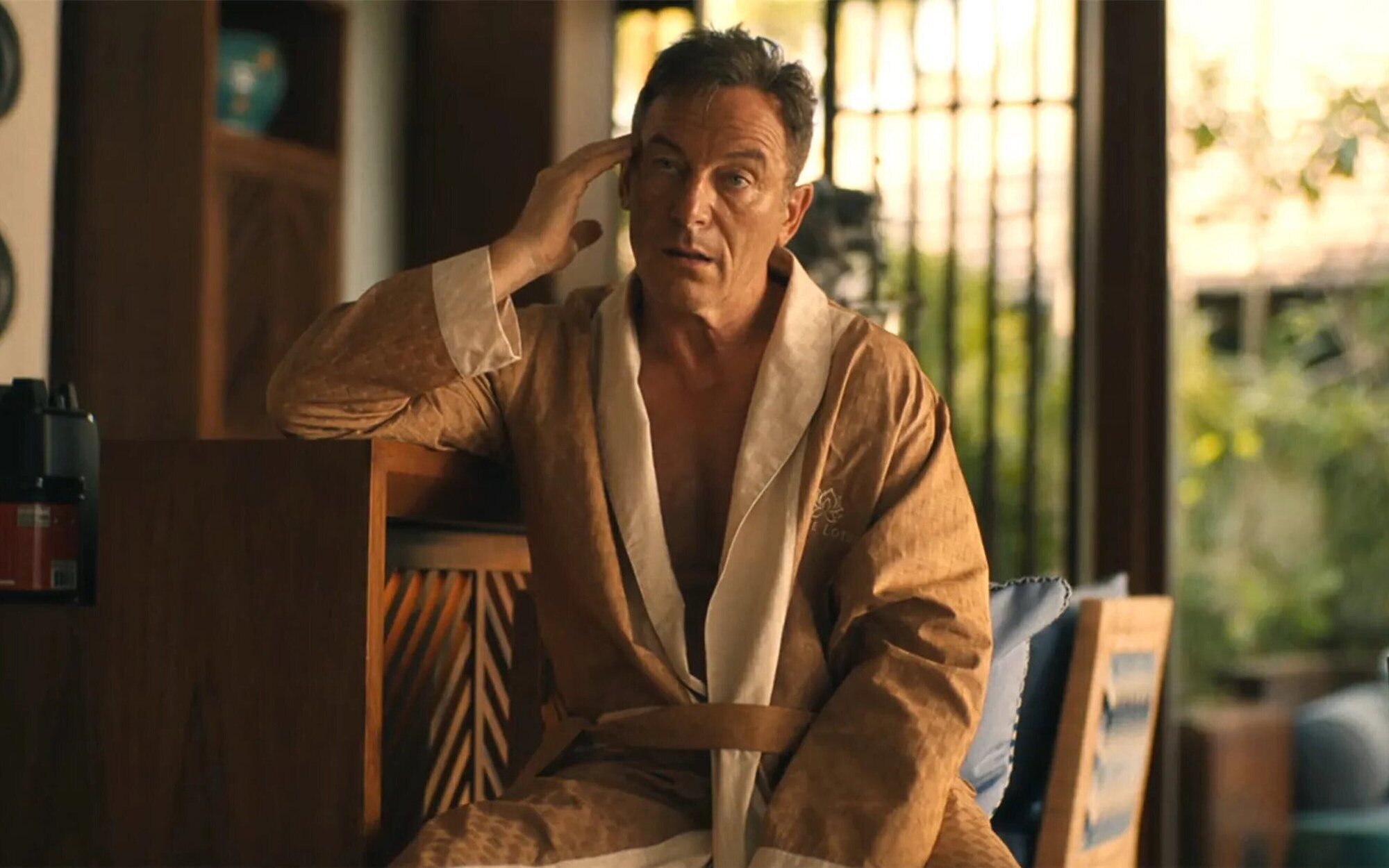 Jason Isaacs comenta si utilizó prótesis en su escena de descuido en ‘The White Lotus’ y su experiencia al respecto