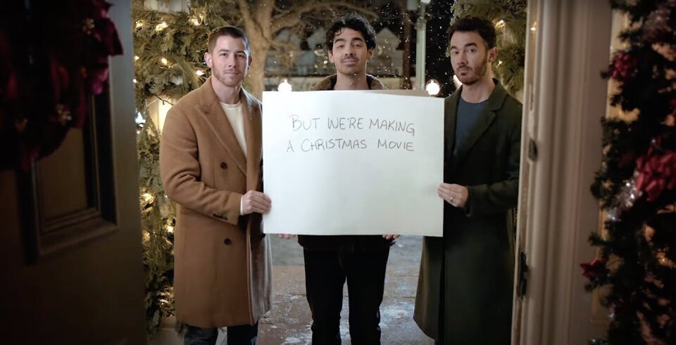 Los Jonas Brothers protagonizarán una película navideña