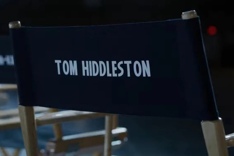 La silla de Tom Hiddleston en el anuncio del reparto de 'Avengers: Doomsday'