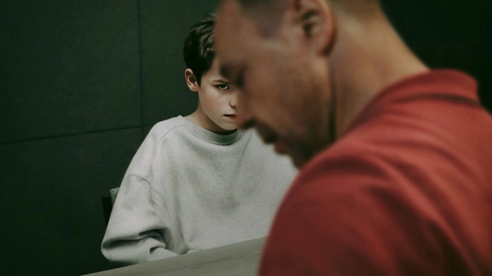 Philip Barantini ('Adolescencia') será el director en 'Enola Holmes 3'