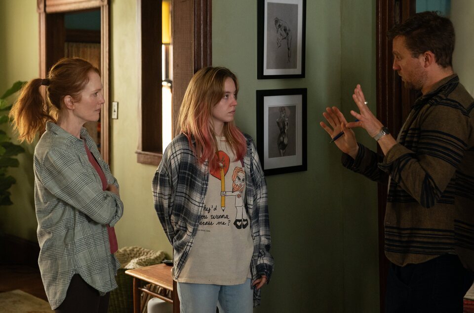 Michael Pearce junto a Julianne Moore y Sydney Sweeney