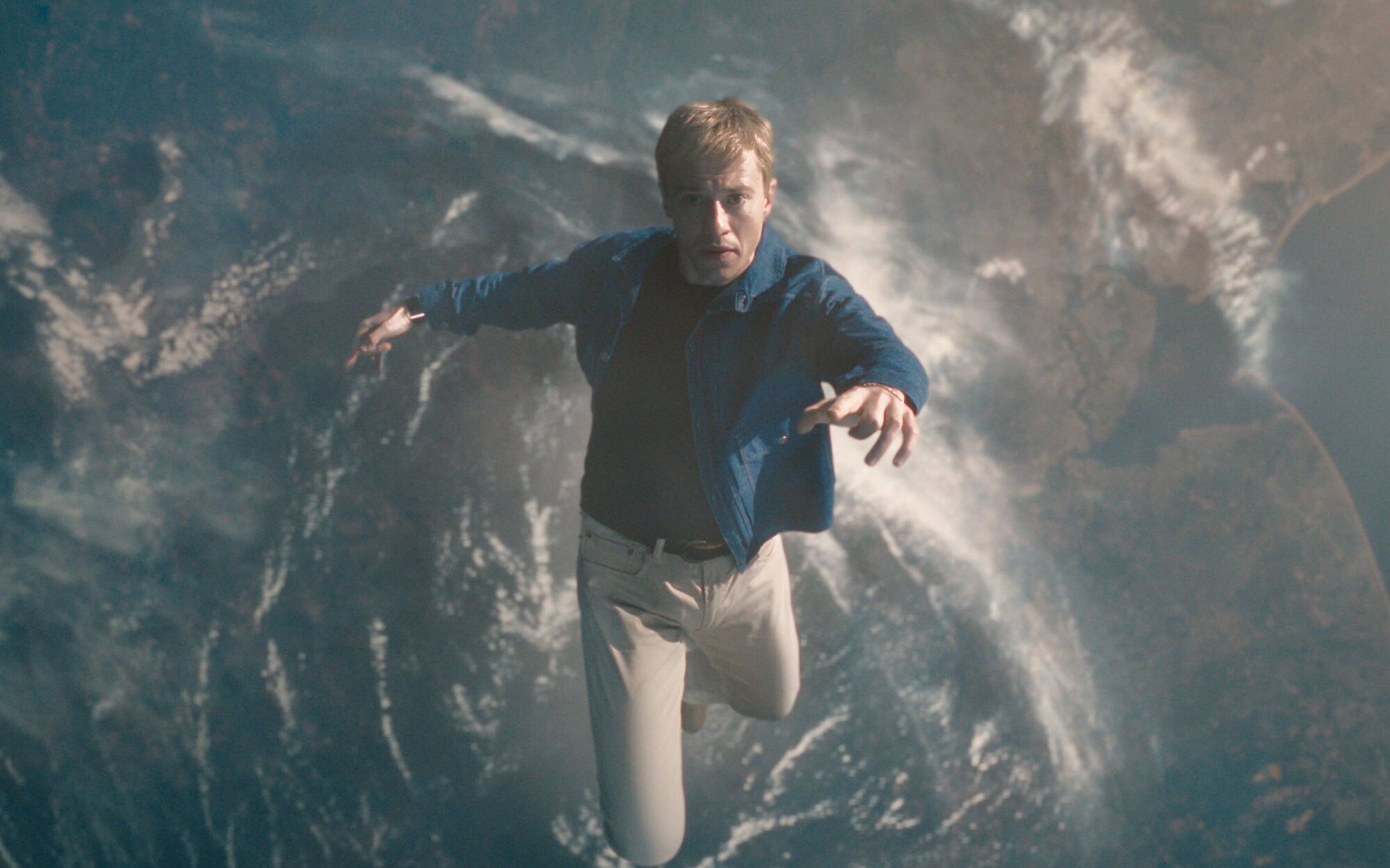 Silver Surfer persigue a los Cuatro Fantásticos en el espectacular clip de ‘Los 4 Fantásticos: Primeros Pasos’ mostrado en el CCXP