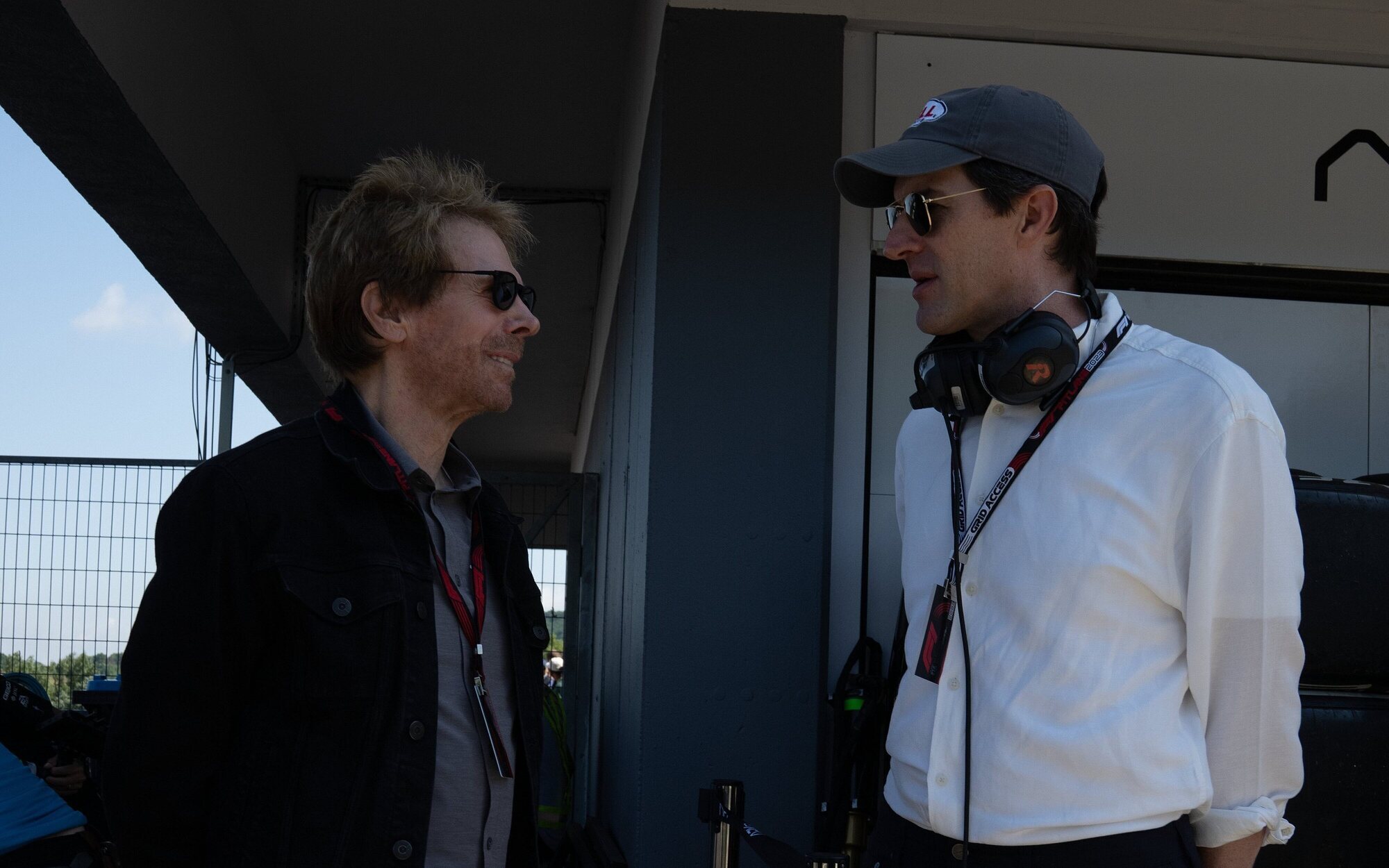 Joseph Kosinski y Jerry Bruckheimer revelan detalles adicionales sobre su nueva película de ovnis: contará con dos protagonistas