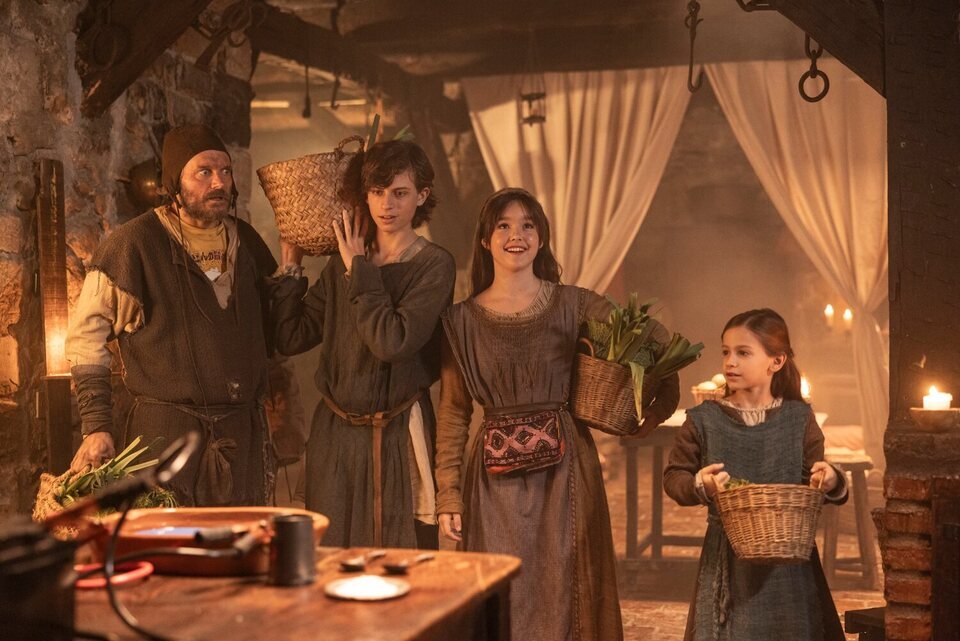 Luna Fulgencio, Amaia y Aimar Miranda forman parte del elenco protagonista de 'Sin Cobertura'