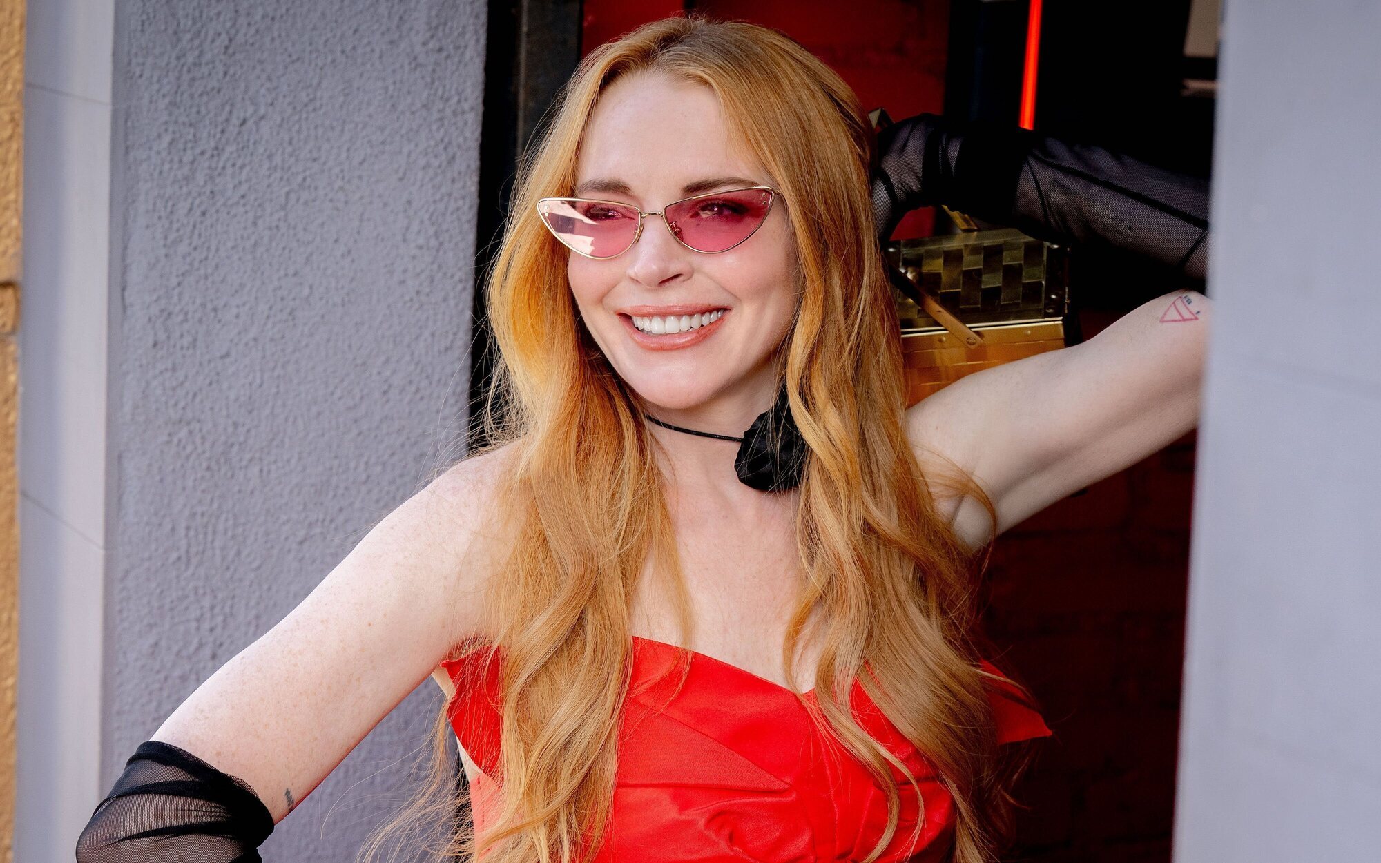 Lindsay Lohan confiesa que el acoso de paparazzi le provocó estrés postraumático durante su época dorada en Hollywood