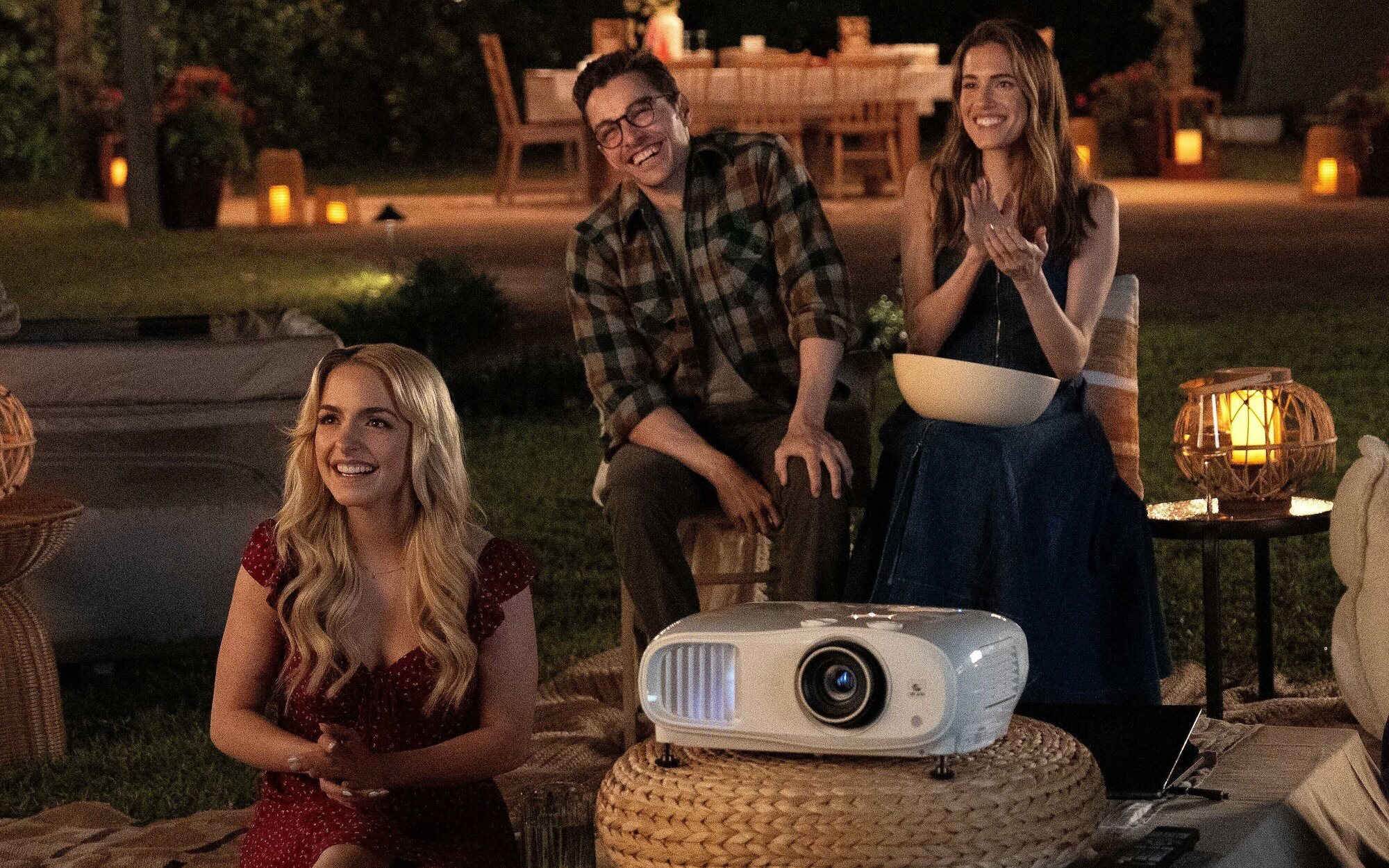 Mckenna Grace y Allison Williams protagonizan el emotivo primer tráiler de la nueva adaptación de Colleen Hoover “A pesar de ti”