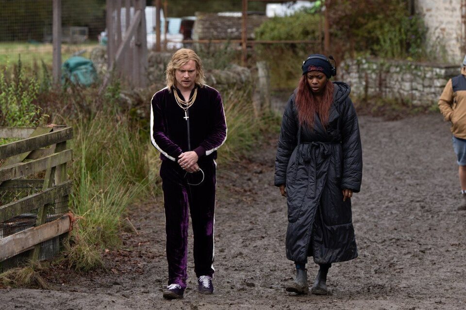 Jack O'Connell y Nia DaCosta en el rodaje de '28 Years Later: The Bone Temple'