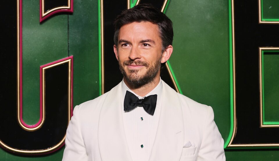 Jonathan Bailey presentando 'Wicked' en Londres