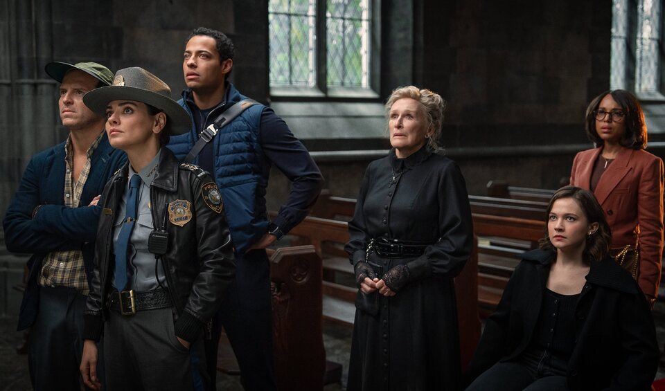 Un reparto de estrellas en 'Puñales por la espalda: De entre los muertos'