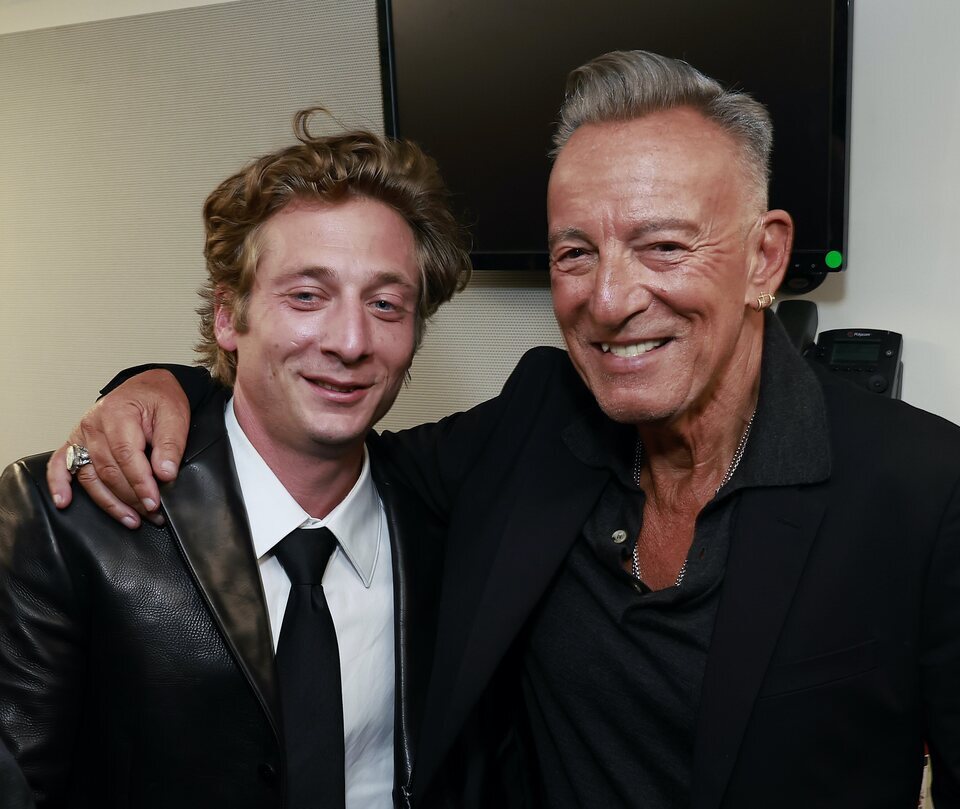 Jeremy Allen White y Bruce Springsteen, sonrientes tras la premier
