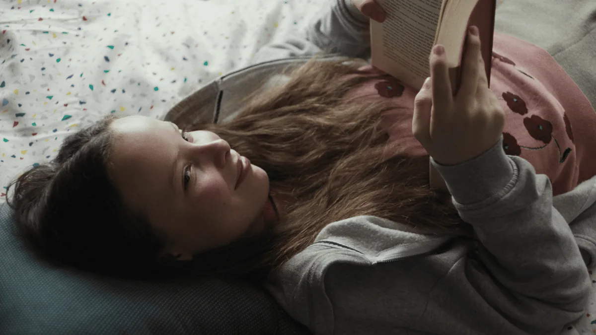 ‘Marielle lo sabe todo’: la comedia alemana sobre una niña telépata que desnuda las mentiras de sus padres llega a los cines españoles Marielle lo sabe todo